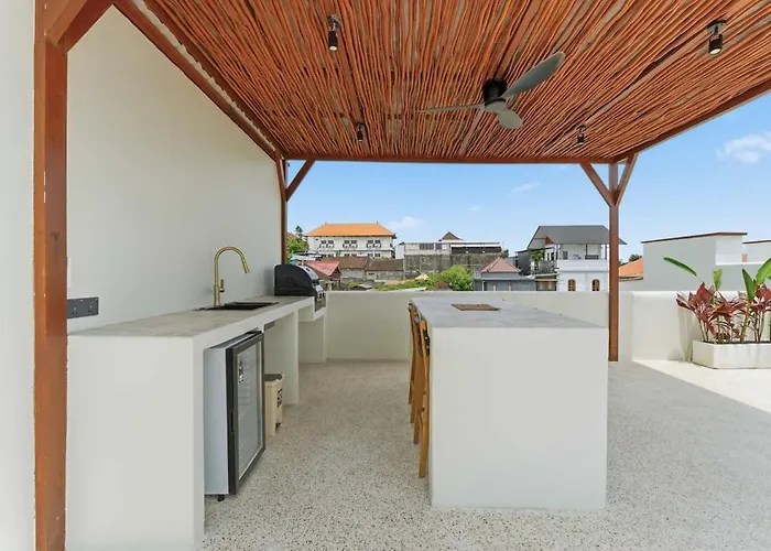 Nusa Loft 3br With Rooftop Space In ヴィラ