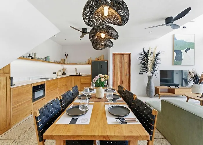 Nusa Loft 3br With Rooftop Space In Uluwatu